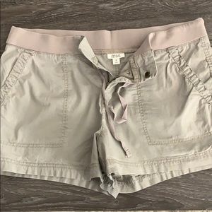 a.n.a. Mid rise shorts